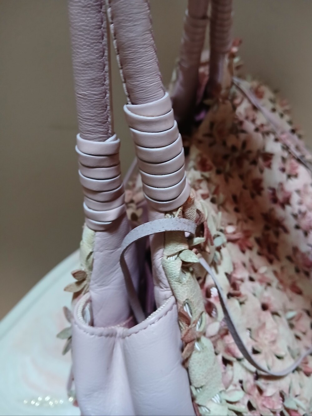 Sondra Roberts Pink Floral Cutout Shoulder Bag - Picture 3 of 6